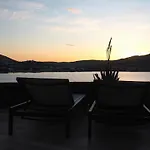 Ochre Dream, Front & Sunset Dom wakacyjny Nausa