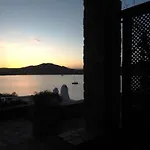 Ochre Dream, Front & Sunset Дом отдыха Науса