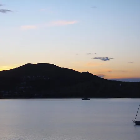 Ochre Dream, Front & Sunset Prázdninový dům