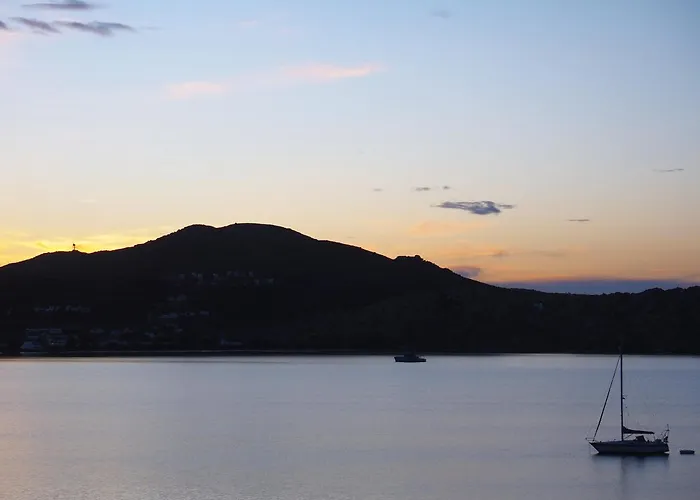 Ochre Dream, Front & Sunset Nyaraló